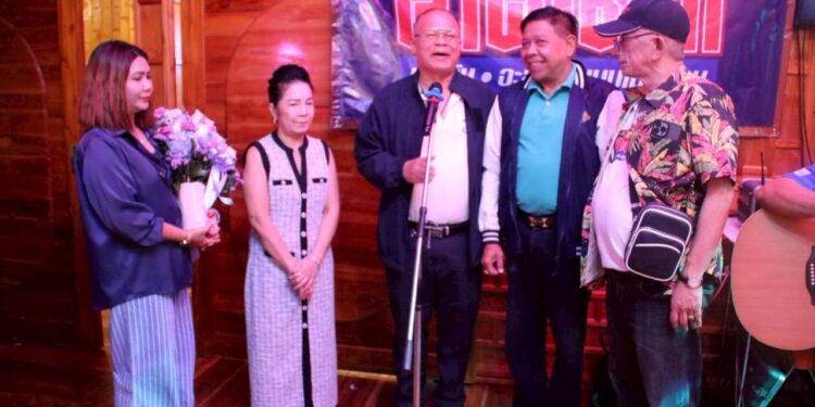 “ใหญ่ คาดเชือก” ฉลองเส้นทางสื่อ 45 ปี ครบรอบ 32 ปีคอลัมนิสต์ ก้าวสู่ปีที่ 5 เว็บไซต์สำนักข่าว “คาดเชือก” เพื่อนพ้องตำรวจ การเมือง และสื่อมวลชน ร่วมยินดีอบอุ่นที่ร้าน ป.กุ้งเผา สะพานใหม่ ดอนเมือง