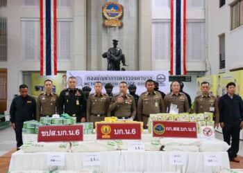 ทหาร–สืบนครบาล 6 ลุยนครปฐม! ทลายโกดังยาเสพติดยักษ์แตก ยึดไอซ์–เค 1.4 ตัน ยาบ้า 1 ล้านเม็ด ล็อก 3 ตัวการเฝ้าคลัง