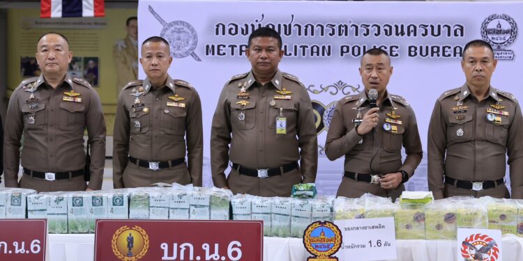 ตะลึง! ซุกยานรก 1.6 ตันใต้ ‘กองผัก’ ตำรวจสกัดจับระทึกคาปั๊มอยุธยา