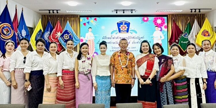 ศรัทธาท่วมองค์กร! ตำรวจ ภาค7 แห่รดน้ำขอพร “บิ๊กโอ๋” ตอกย้ำผู้นำในดวงใจ