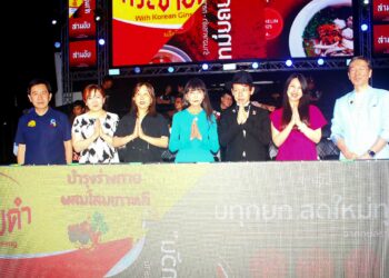 ศักดิ์สรณ์ แก้วเฟื่อง กำปั้นจอมพลิ้วจากสุโขทัย ผ่านเข้ารอบรองชนะเลิศตาม เอ็ม 16 บ้านแรมบ้า จอมลุยจากชลบุรีเป็นคนที่สอง หลังชนะคะแนน ชนะภูมิ ชูตระกูล จากนครปฐม “มวยรอบสากล มุ่งแชมป์เปี้ยนโลก”