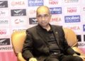 สมาคมฟุตบอลฯ จับมือ สตาร์โปโล-ทรู จัดศึกฟุตซอลหญิง “Wingz The Championship Women’s Futsal 2026” ด้านแชมป์เก่า “การท่าเรือ” เตรียมประเดิมดวล “กรุงเทพมหานคร” นัดแรก 23 มิ.ย. นี้ ทรู ถ่ายทอดสด การกีฬาแห่งประเทศไทย (หัวหมาก) : สมาคมกีฬาฟุตบอลแห่งประเทศไทย ในพระบรมราชูปถัมภ์ ร่วมกับผู้สนับสนุนหลัก จัดงานแถลงข่าวอย่างเป็นทางการในการจัดการแข่งขันฟุตซอลหญิงชิงชนะเลิศแห่งประเทศไทย ประจำปี 2569 ภายใต้ชื่อทัวร์นาเมนต์ “Wingz The Championship Women’s Futsal 2026” ณ ห้องเธียเตอร์ ชั้น 4 อาคารเฉลิมพระเกียรติ 7 รอบ พระชนมพรรษา การกีฬาแห่งประเทศไทย (หัวหมาก) เพื่อเดินหน้ายกระดับและขับเคลื่อนวงการฟุตซอลหญิงไทยสู่ความเป็นเลิศอย่างต่อเนื่อง บรรยากาศภายในงานแถลงข่าวเป็นไปอย่างคึกคัก โดยได้รับเกียรติจากผู้บริหารระดับสูงและคีย์แมนสำคัญในวงการกีฬาเข้าร่วมแถลงความพร้อม นำโดย “บิ๊กป๋อม” คุณอดิศักดิ์ เบ็ญจศิริวรรณ อุปนายกสมาคมกีฬาฟุตบอลแห่งประเทศไทยฯ และประธานคณะกรรมการพัฒนาฟุตซอลและฟุตบอลชายหาด พร้อมด้วย คุณภวัต เวชภูติประธานฝ่ายจัดการแข่งขันฯ ร่วมด้วย คุณพิชชา ยังวุฒิกุล กรรมการผู้จัดการ บริษัท สตาร์โปโล (ประเทศไทย) จำกัด ในฐานะผู้สนับสนุนหลักของการแข่งขัน และผู้แทนจาก Host Broadcaster จาก TrueVisions หรือ บริษัท ทรู คอร์ปอเรชั่น จำกัด (มหาชน) พันธมิตรร่วมถ่ายทอดสดและสนับสนุนการสื่อสาร ที่มาร่วมเผยรายละเอียด รูปแบบการจัดงาน และเป้าหมายของศึกฟุตซอลหญิงในฤดูกาลนี้ คุณ พิชชา ยังวุฒิกุล กล่าวว่า สำหรับ บริษัท สตาร์โปโล (ประเทศไทย) จำกัด ในนามของแบรนด์ Wingz มีความเชื่อว่า ทุกความฝันมีคุณค่า และทุกความพยายามสมควรได้รับโอกาส และนี่คือเหตุผลที่ Wingz ตัดสินใจเข้ามาเป็นผู้สนับสนุนหลักการแข่งขัน “Wingz The Championship Women’s Futsal 2026” กับความเชื่อมั่นในศักยภาพ ความมุ่งมั่น และความฝันของนักกีฬาฟุตซอลหญิงไทย ที่ควรได้รับโอกาสในการเติบโตและแสดงศักยภาพอย่างเต็มที่ Wingz ขอเป็นส่วนหนึ่งในการผลักดันฟุตซอลหญิงไทยให้เติบโตอย่างแข็งแรงและยั่งยืน พร้อมเชิญชวนทุกภาคส่วนร่วมสนับสนุน ไม่ว่าจะเป็นภาครัฐ ภาคเอกชน สื่อมวลชน สโมสร แฟนกีฬา และประชาชนทั่วไป เพราะทุกแรงสนับสนุนสามารถสร้างความเปลี่ยนแปลงที่ยิ่งใหญ่ได้ สำหรับศึก Wingz The Championship Women’s Futsal 2026 ถือเป็นเวทีที่รวมยอดฝีมือระดับประเทศ โดยเป็นการชิงชัยของ 8 สโมสรฟุตซอลหญิงชั้นนำของเมืองไทย ได้แก่ สโมสรจอมบึง เอ็มอาร์ยู เอฟซี,สโมสรเกษมบัณฑิต เอฟซี,สโมสรกรุงเทพมหานคร,สโมสรสวนสุนันทา อินสไปร์ทีสปอร์ต,สโมสรบีจีบี-บัณฑิตเอเชีย,สโมสรวูล์ฟบางกอก ฟุตซอล,สโมสรการท่าเรือ ไอมาเน่ มศว.สามชุก และสโมสรแอคแชท เอสสวิท ฟุตซอล คลับ ทั้งนี้ ในงานแถลงข่าวได้มีการชี้แจงโปรแกรมแบบ 2เลก การแข่งขันเลกที่ 1 นัดเปิดสนาม ซึ่งจะฟาดแข้งกันในวันอังคารที่ 23 มิถุนายน 2569 โดยไฮไลต์สำคัญอยู่ที่คู่เปิดสนาม เวลา 10.00 น. แชมป์เก่าอย่าง สโมสรการท่าเรือ ไอมาเน่ มศว. สามชุก จะลงประเดิมสนามพบกับ สโมสรกรุงเทพมหานคร ส่วนโปรแกรมคู่อื่นๆ ในวันเดียวกัน มีดังนี้เวลา 12.00 น. สโมสรสวนสุนันทา อินสไปร์ทีสปอร์ต พบ สโมสรวูล์ฟ บางกอก ฟุตซอลเวลา 14.00 น. สโมสรบีจีบี-บัณฑิตเอเชีย พบ สโมสรแอคแชท เอสสวิท ฟุตซอล คลับเวลา 16.00 น. สโมสรเกษมบัณฑิต เอฟซี พบ สโมสรจอมบึง เอ็มอาร์ยู เอฟซีโดย ทีมที่คว้าคะแนนสูงสุดทั้งสองเลกจะเป็นแชมป์