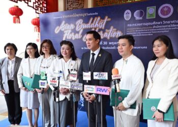 อว. มอบเกียรติบัตรแก่นักออกแบบนานาชาติ สืบสานมิติศรัทธาและวัฒนธรรมร่วมของสมัย เนื่องในวันวิสาขบูชา ในงานนิทรรศการ “งานดอกไม้พุทธบูชาแห่งเอเชีย”
