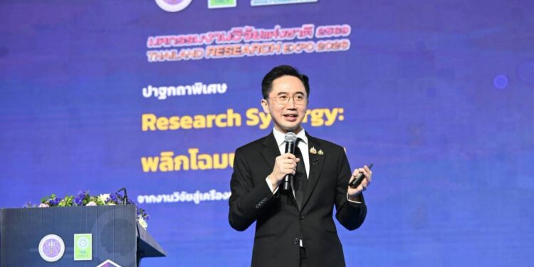 “ยศชนัน” เปิดเวทีมหกรรมงานวิจัยแห่งชาติ 69 ผนึกกำลัง 200 เครือข่าย ลุยเปิดตัวยุทธศาสตร์ “Siam Silica”