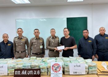 สืบนครบาล 6 สกัดไอซ์ 180 กก. คา ปั๊มเพชรบุรี ทลายเครือข่ายขนยานรกลงใต้ ใช้รถพัสดุบังหน้า