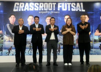 “ธนาธร-แพรพลอย” โค้ชและผู้เล่นชุดประวัติศาสตร์ฟุตซอลหญิงเวิลด์คัพ ถ่ายทอดเส้นทางจากจุดเล็กสู่เวทีโลก นำทัพเปิดตัว