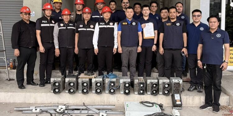 ตำรวจภูธรภาค 1 ทลายเหมืองบิทคอยน์ย่านคลองหลวง แอบลักลอบดัดแปลงมิเตอร์ขุดเหรียญดิจิทัล ทำลายเศรษฐกิจประเทศไทย รัฐเสียหายหลายล้านบาท