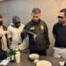 รวบคาหนังคาเขา! “รองจ๋อ” ส่ง ”สารวัตรแจ๊ะ“ เป็นไฮโซ ซ้อนแผนจับ แก๊ง “Black Money Scam ” ตุ๋นแบงก์ดอลลาร์ปลอม ยึดกระดาษเตรียมผลิต 200 ล้าน