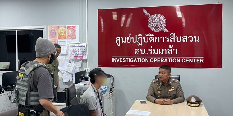ล็อกตัว “ไอ้ป๋อลายสักเสือ” โทรมหญิง 18 ”สารวัตรแจ๊ะ“ นำทีมล่าข้ามเดือนก่อนจนมุมร้านน้ำท่อม สารภาพสิ้นไส้ “ทำไปเพราะสนุก” ผวาคาหนังคาเขากำลังเหยื่อรายใหม่ซ้ำรอยเดิม