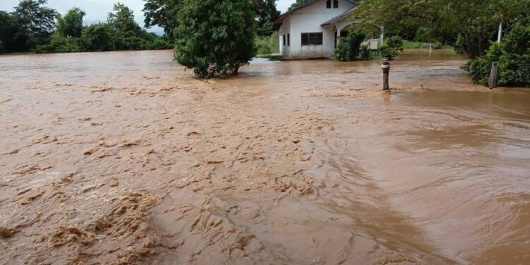 “สุริยะ” สั่งเฝ้าระวังลุ่มน้ำสายหลัก จับตาน้ำยมตอนล่าง – ป่าสัก น้ำเพิ่มขึ้นสูงขึ้น