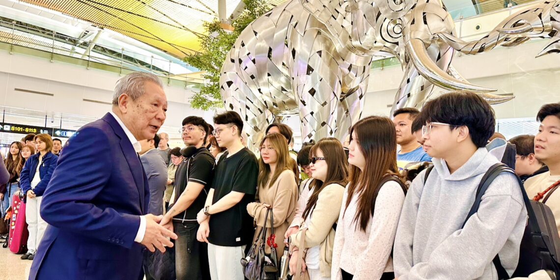 ไทย-จีนแน่นแฟ้น! ”พินิจ จารุสมบัติ“ นำทัพวงดุริยางค์ฟีลฮาร์โมนิกฯ บุกปักกิ่ง เตรียมโชว์พลังดนตรีระดับโลกบนกำแพงเมืองจีน 11-12 ก.ย.นี้ ในวาระโอกาสความสัมพันธ์ ไทย – จีน ครบ 51ปี