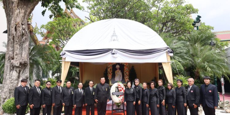 2 สมาคมหนังสือพิมพ์ฯ นำคณะกรรมการ–ที่ปรึกษา เข้าถวายความอาลัย ณ พระบรมมหาราชวัง