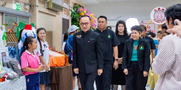 องคมนตรี เปิดงานวันอนุรักษ์และพัฒนาแม่น้ำคูคลองแห่งชาติ และวันเยาวชนแห่งชาติ ปี 2569 จ.นครปฐม
