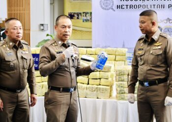 นครบาลเดือด! ลุยทลาย 2 เครือข่ายยานรกยักษ์ รวบแก๊งค้าข้ามชาติ ยึดไอซ์ทะลัก 812 กิโลกรัม สะเทือนวงการมูลค่ากว่า 227 ล้านบาท