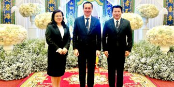 ‘เอกนิติ’ ร่วมอาลัยมารดาบิ๊กบอส FTIผู้นำรัฐ–ธุรกิจแน่นวัดพระศรีฯ ส่งกำลังใจครอบครัว ‘ภูวพัชร์’